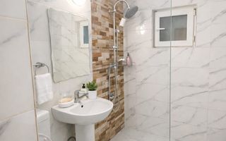 Apartament spatios cu 3 camere si 2 balcoane - zona Canta - 400€ - Poză 4