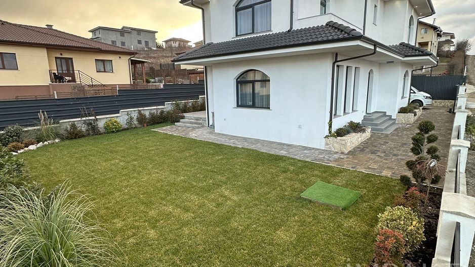 Casa superba de vanzare, situata intr-o zona aerisita a Dezmirului! - Poză 6