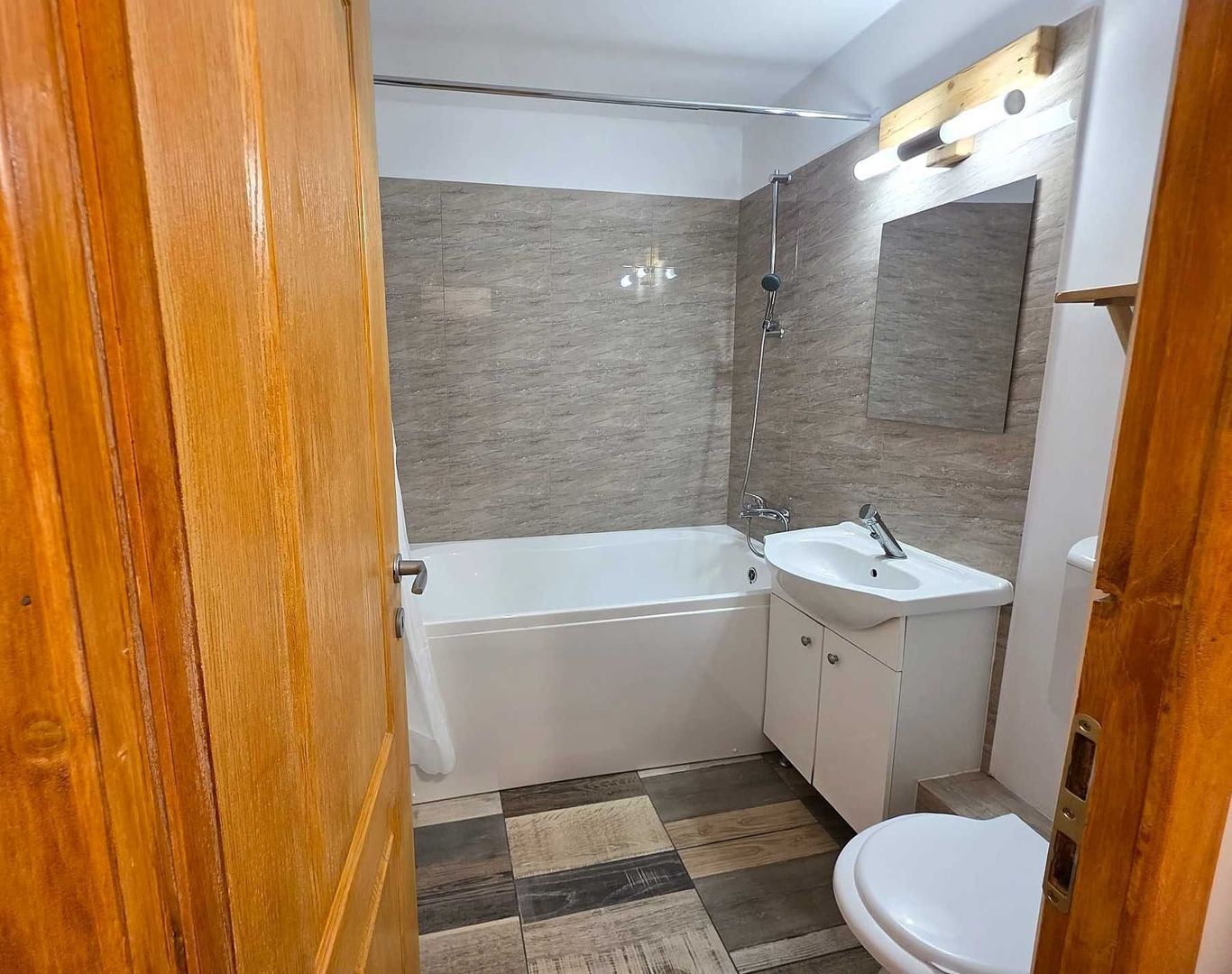 GARSONIERA  COCHETA METROU ZONA IANCULUI - Poză 7