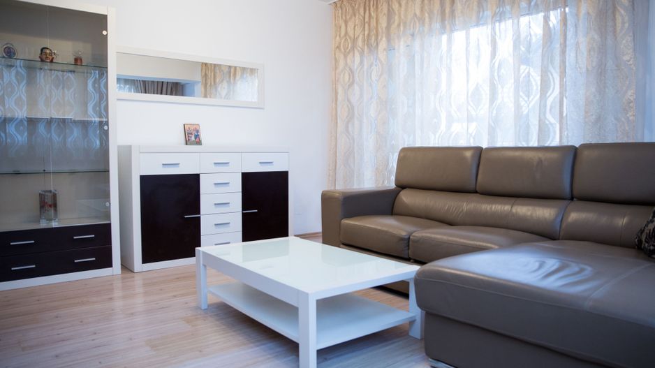 Direct Proprietar | Apartament 2 Camere | Zona Păcii Militari Parcare - Poză 1