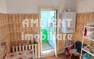 Apartament 3 camere, ETAJ 3, VASLUI zona FEROVIARI; - Poză 2