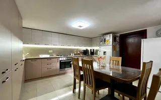 Casa spațioasă și primitoare cu garaj dublu, în Braytim – Soarelui - Poză 28