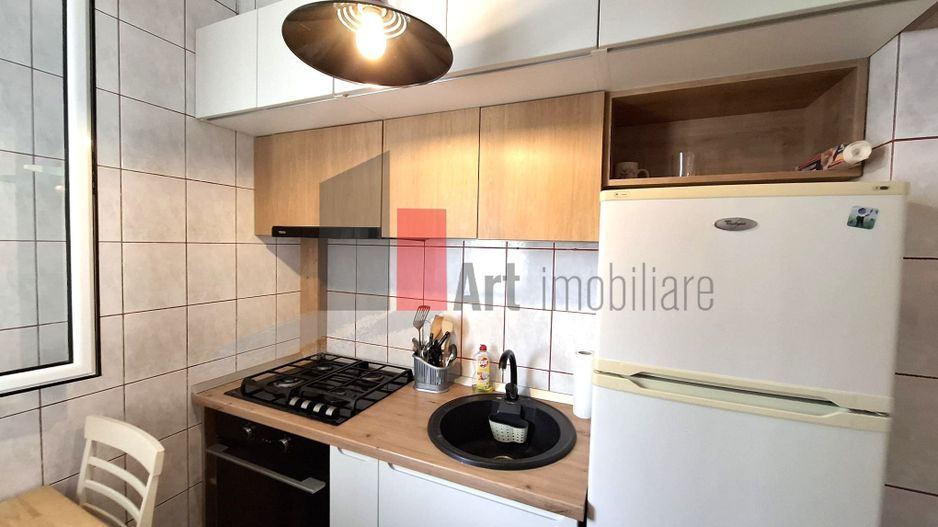 Gars. 31 mp, et 9/10, bloc reabilitat, instalații refăcute, mobilată și utilată - Poză 10