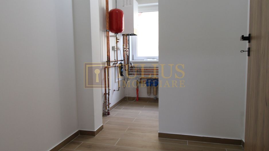 Casa zona Lunei, 5 camere + 3 bai, centrala proprie, rezidential sau birouri ! - Poză 19