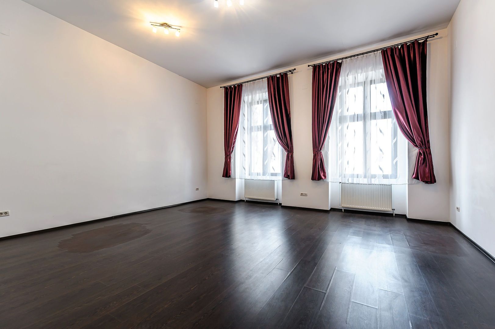 De închiriat: Spațiu ultracentral, renovat - Poză 1