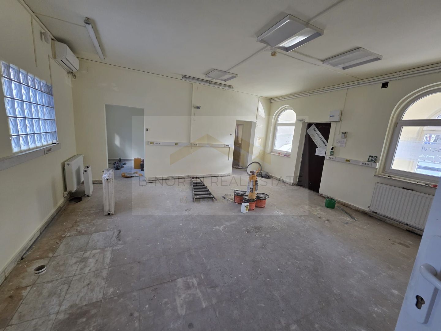 Clădiri de birouri de închiriat Sector 4 – 1.100 mp, vizibilitate stradală - Poză 19