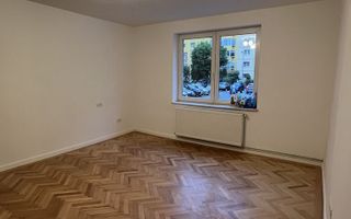 Casă spațioasă și complet renovată – ideală pentru locuință sau activi - Poză 4