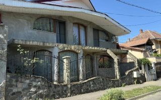 Vând casă zona Micro 17 - Poză 1