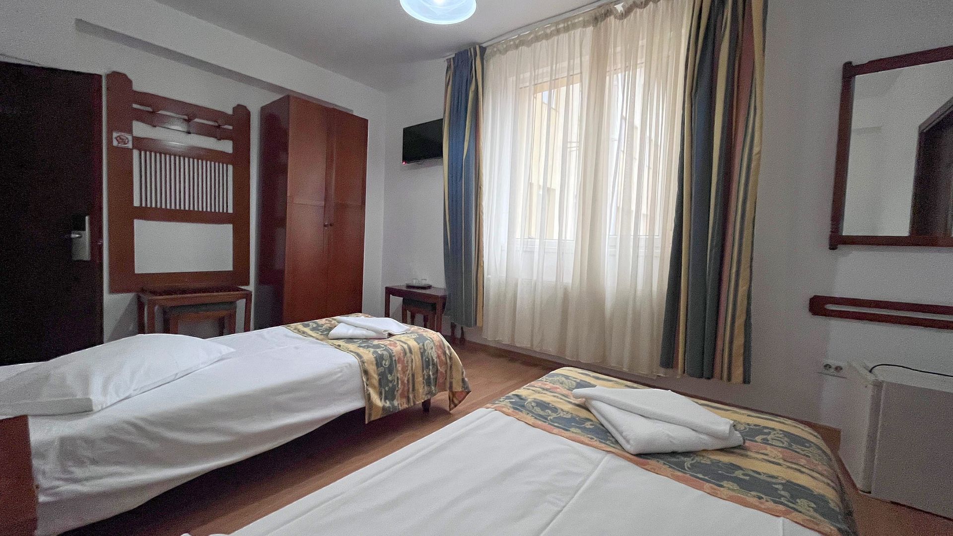 Cazare In Aparthotel Modern Utilat, Ideal pentru Echipe de Muncă - Poză 5