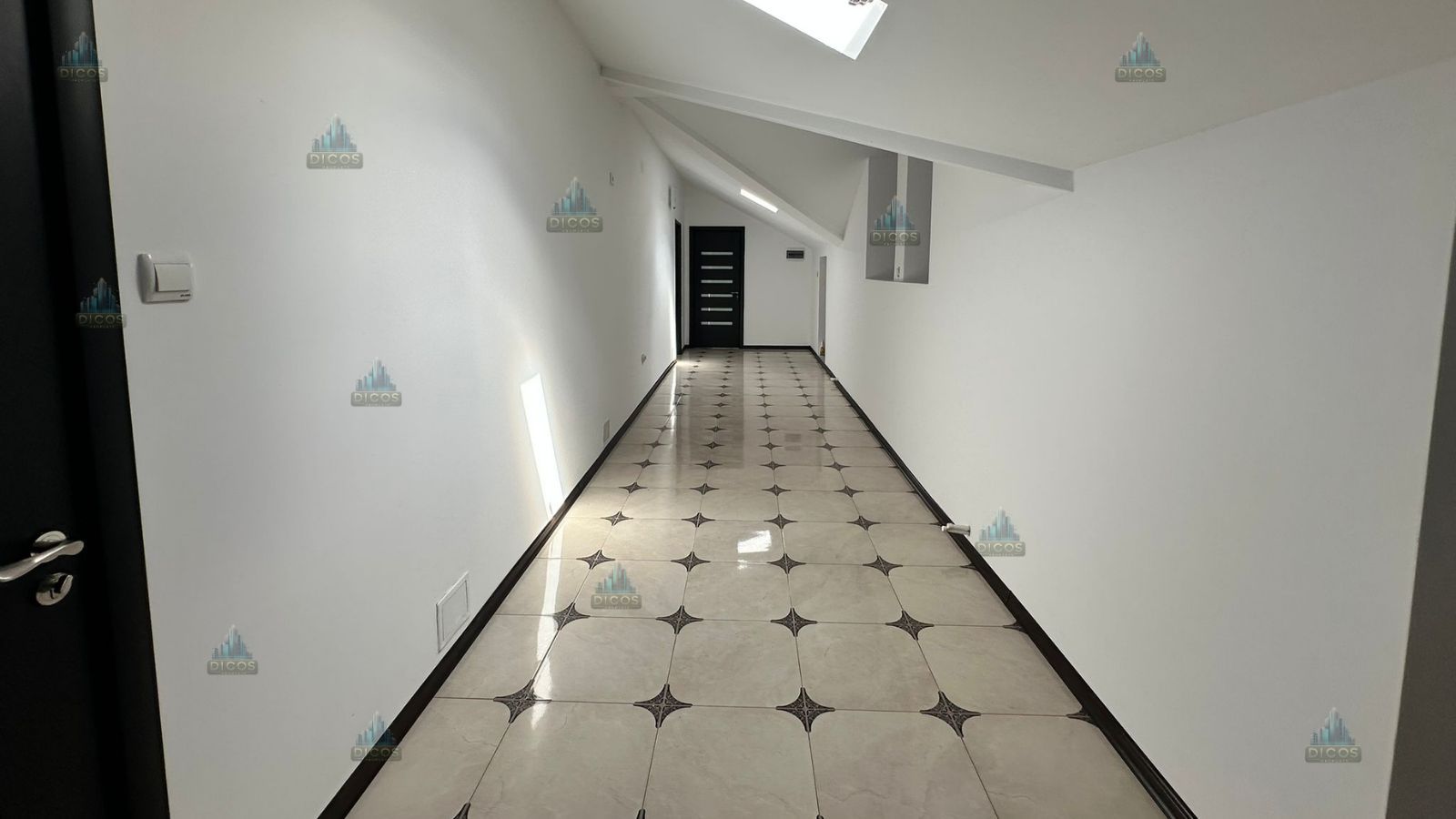 Vilă de vânzare 1500 mp teren - Poză 4