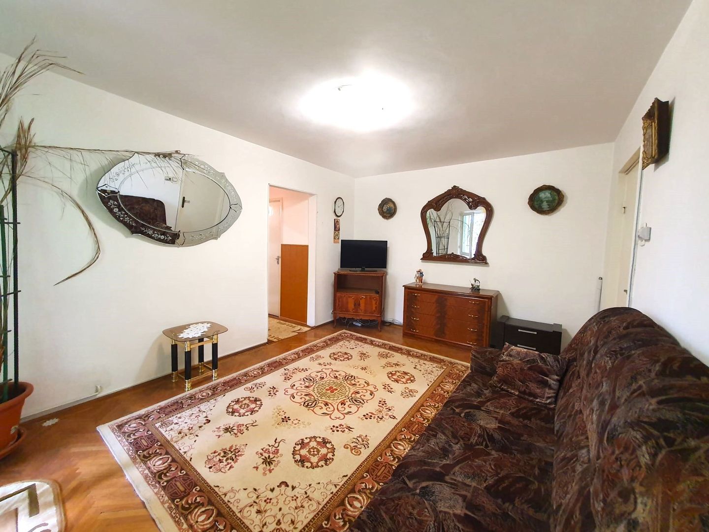 Apartament luminos cu vedere spre biserică, într-un cartier verde și liniștit. - Poză 10