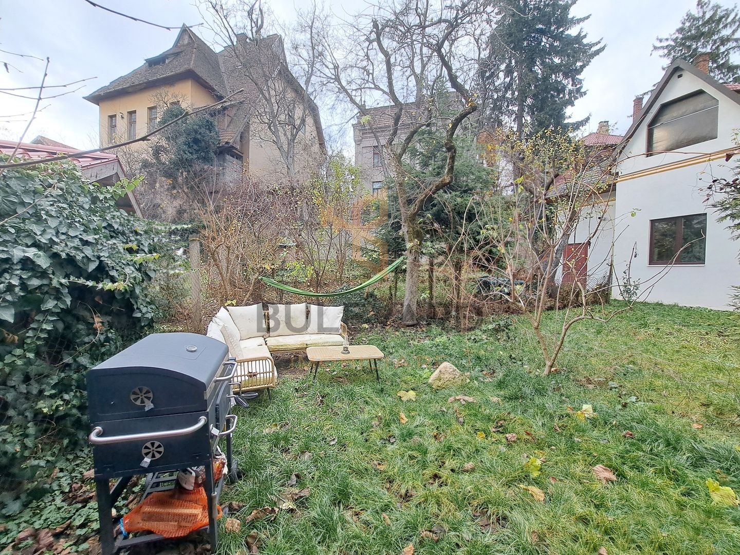 Apartament 2 camere la casa, curte si garaj! zona centrala! - Poză 1