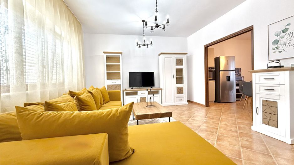 Casă tip triplex în zona centrală Dumbrăvița - Poză 1