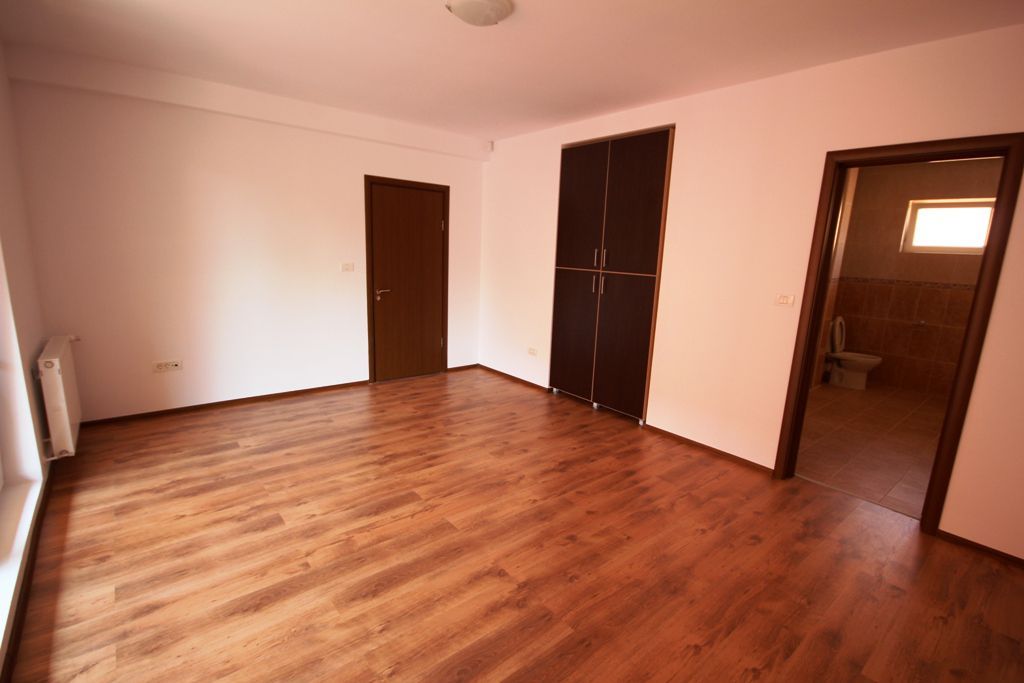 Vila spatioasa  nemobilata zona Elisabetin - Poză 18