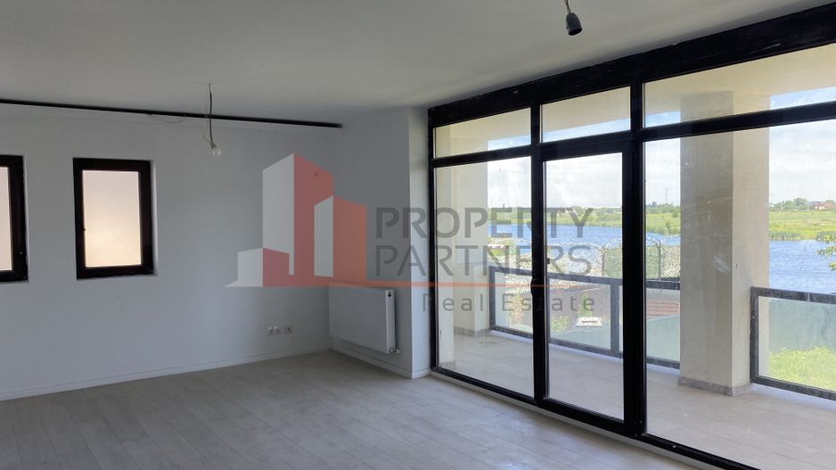 Proprietate pe marginea lacului, vila impresionanta. - Poză 24