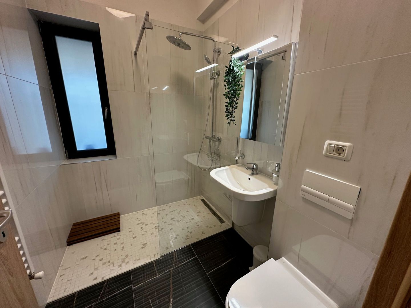 Apartament cu terasa mare zona Lipovei - intrare Dumbrăvița - Poză 13