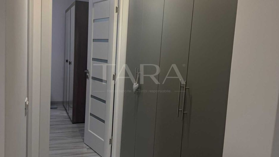 Apartament 2 camere, mobilat și utilat complet, loc de parcare, balcon - Poză 3