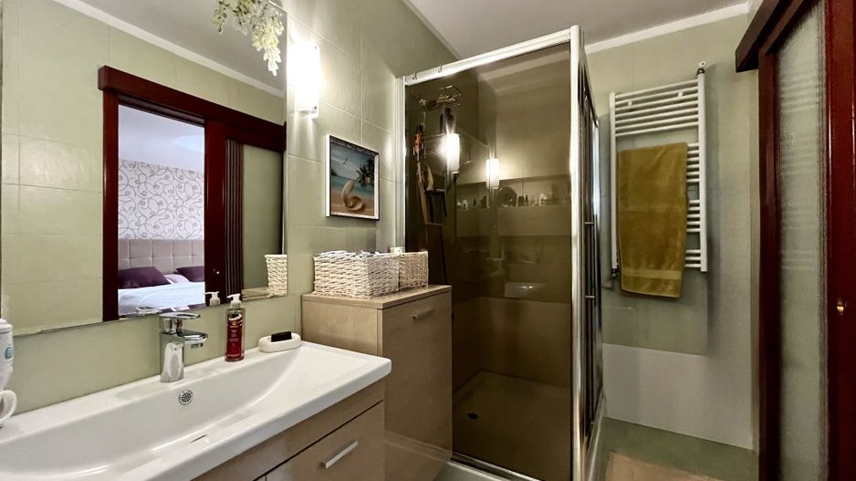 Casa spațioasă și primitoare cu garaj dublu, în Braytim – Soarelui - Poză 17