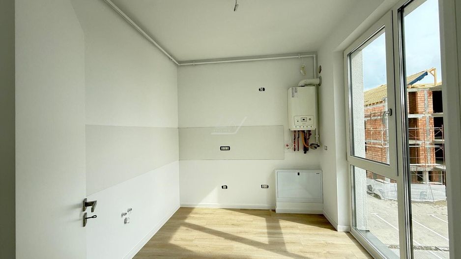 Etaj 1. Bucatarie inchisa. Loc de parcare. - Poză 4