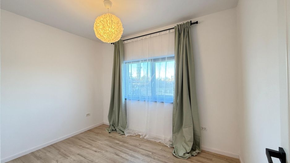 Casa moderna si cocheta. Locatie excelenta. Curte amenajata. Loc de parcare. - Poză 21