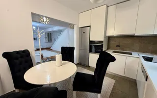 Apartament în vilă, curte, la cheie, parcare, Europa - Poză 11