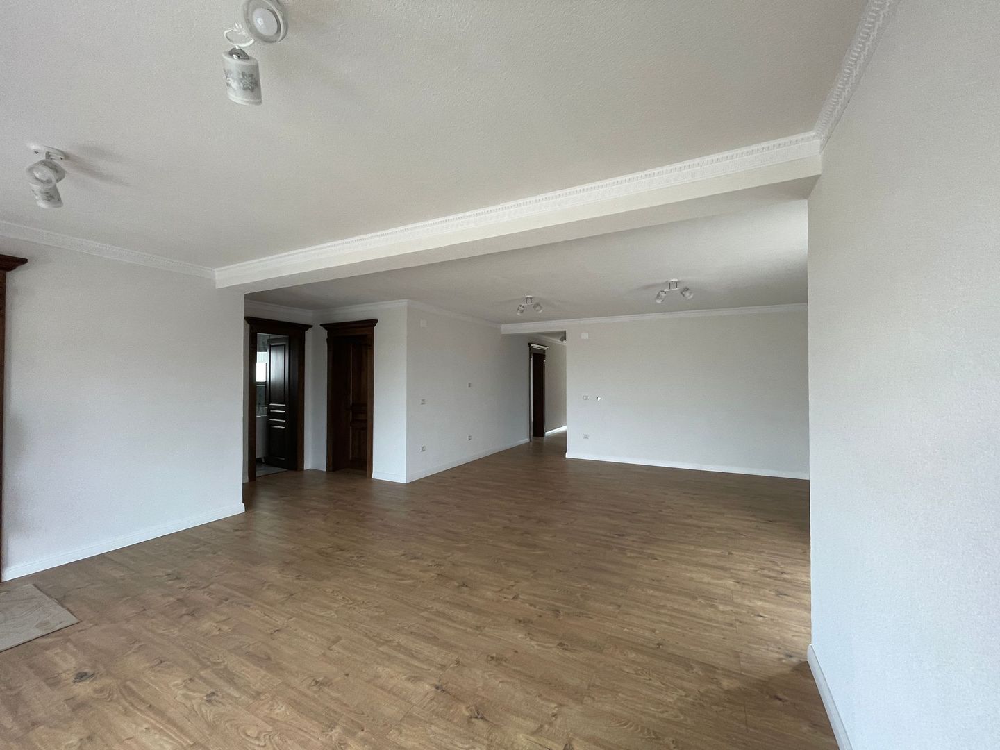 Casa individuala pe parter 160Mp -la asfalt-Ghiroda - Poză 2