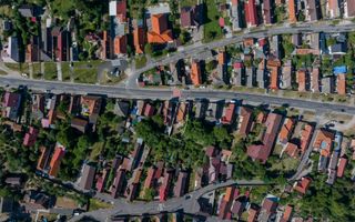 Casa 3 camere 80 mp, renovata parțial, teren generos, Sacele/Brașov - Poză 15