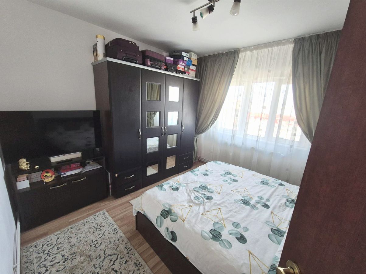 Apartament 2 camere, decomandat, Cetate, et.3 - Poză 5