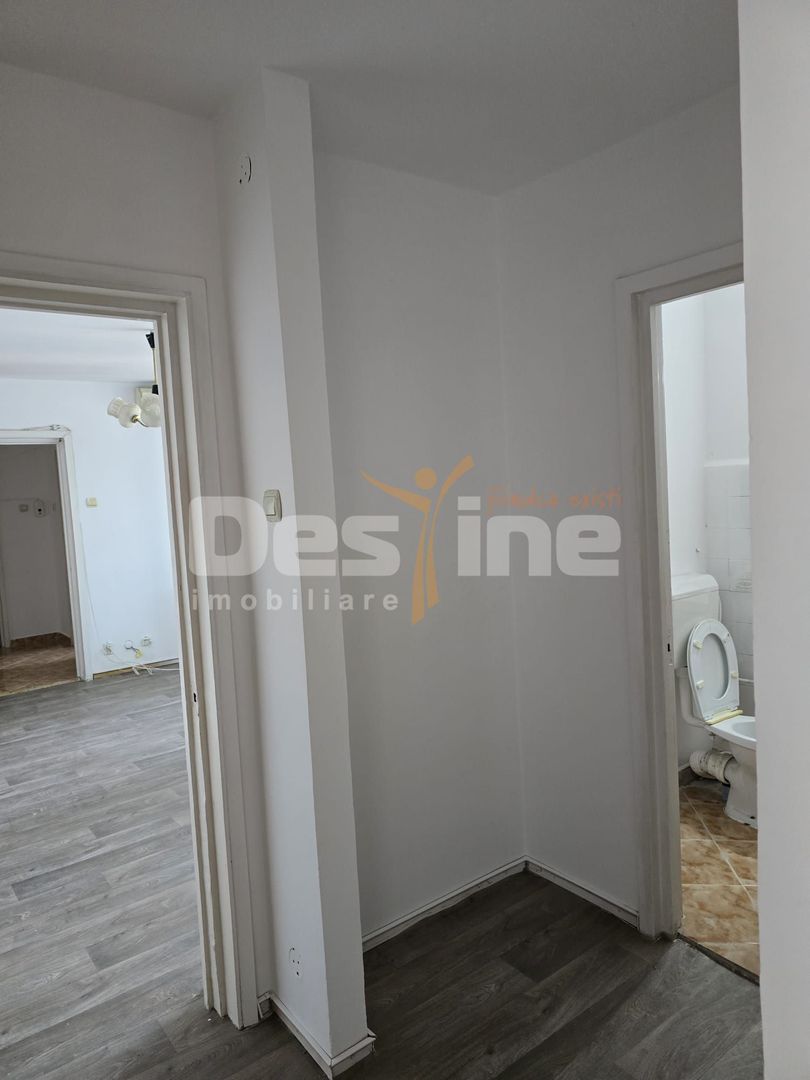 APARTAMENT 3 CAMERE SEMIDECOMANDAT - Poză 2