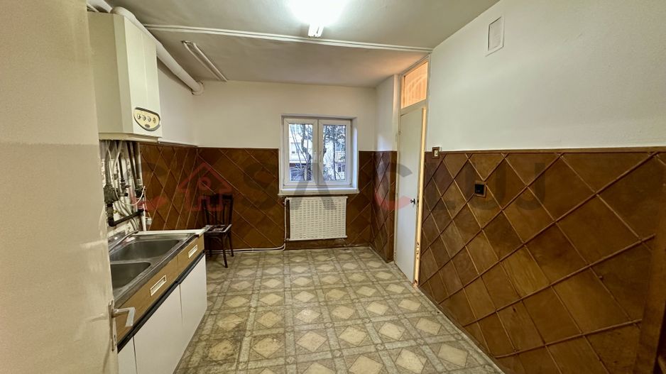 Ideal pentru familii, bine compartimentat, in zona linistita - Poză 2