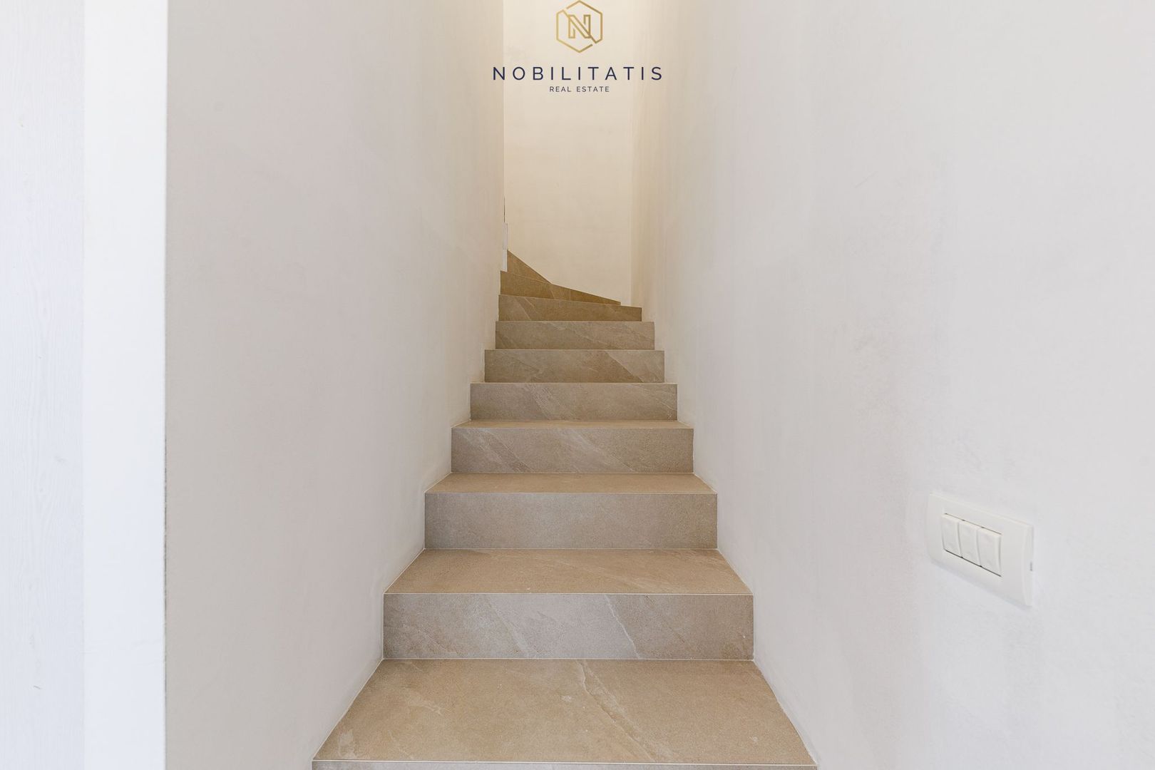 Duplex de vanzare la liziera padurii - 130 mp, 4 bai & 4 dormitoare - Poză 11