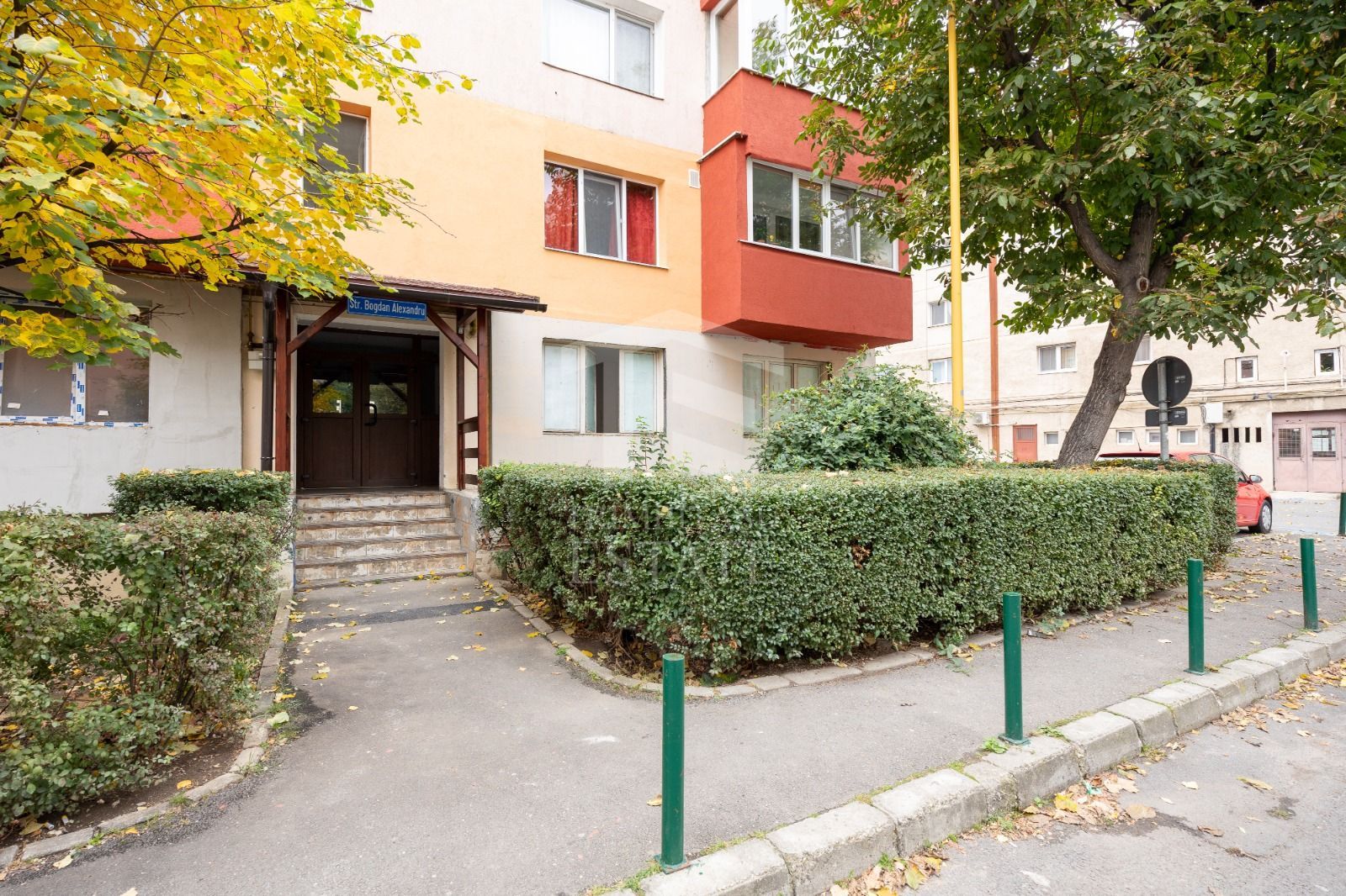 Triaj-Coresi-3 camere+2 bai-70 mp utili NERENOVAT - Poză 24