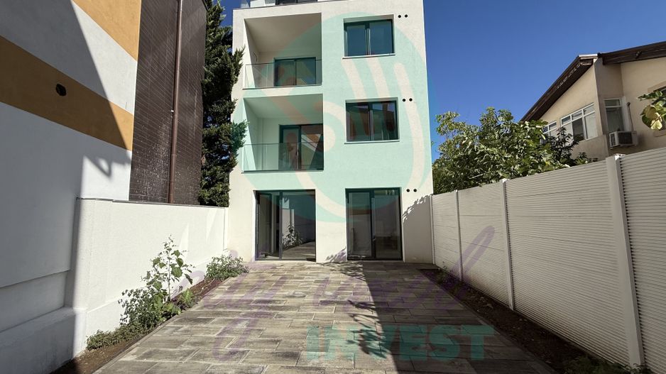 Apartament cu o curte generoasa de 60 mp - Poză 1