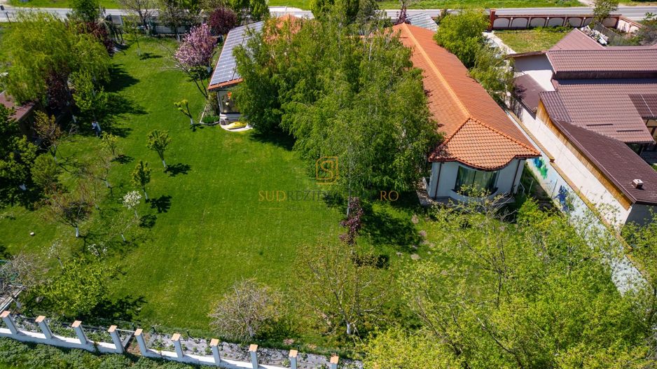 Resedinta spectaculoasa  – Vila exclusivista deschidere directa la lac - Poză 47