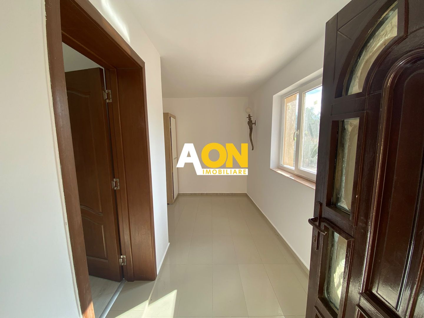 Casa Individuală 7 Camere, 2 Băi,  250 mp Utili - Poză 9