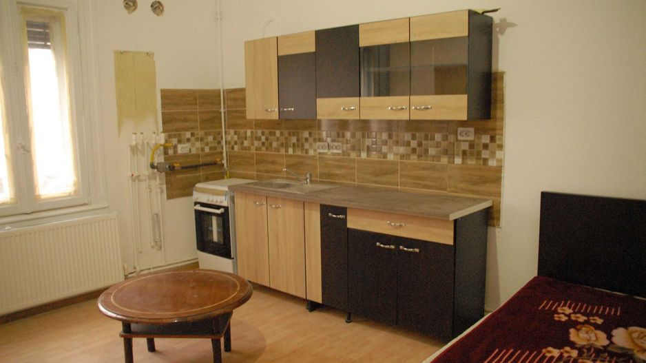Vand 3 apartamente intr-o vila cu 1 etaj - Poză 8