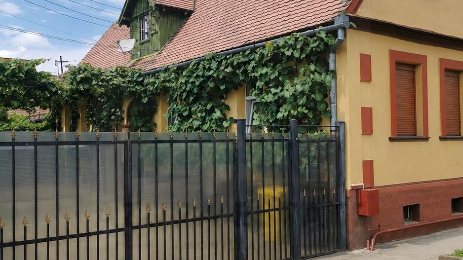 Casa individuala 85 mp utili anexa in curte si 254 mp teren Cristian - Poză 1
