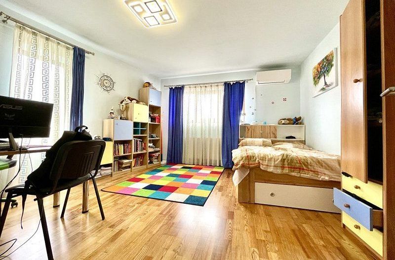 Design clasic, pozitie centrală - casă  în Dumbrăvita - Poză 15