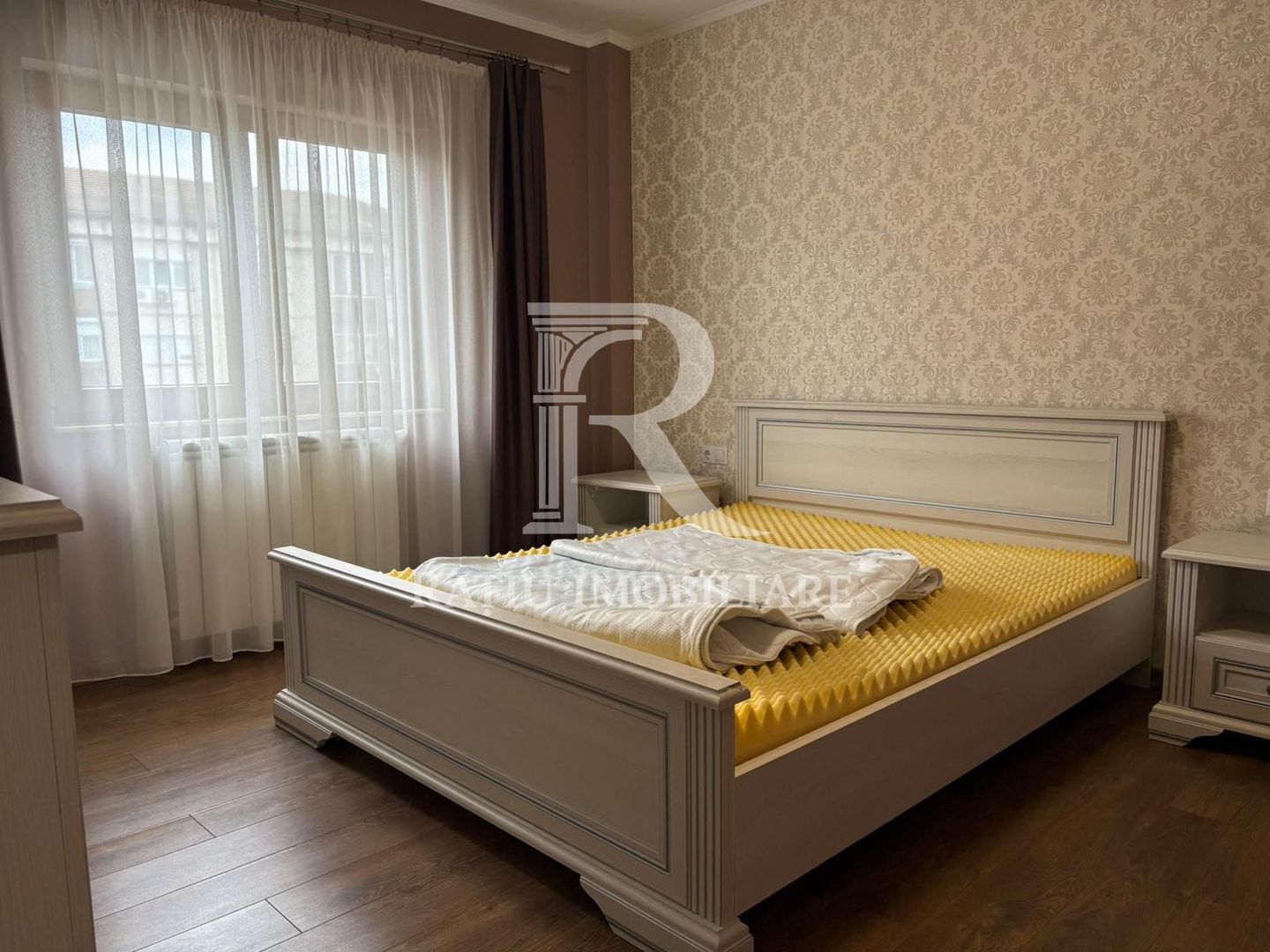 Apartament cu 3 camere | Etaj 3 | Decebal | Oradea - Poză 1