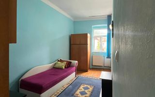 Apartament 3 camere, curte comună, Centrul Istoric Schei - Poză 1