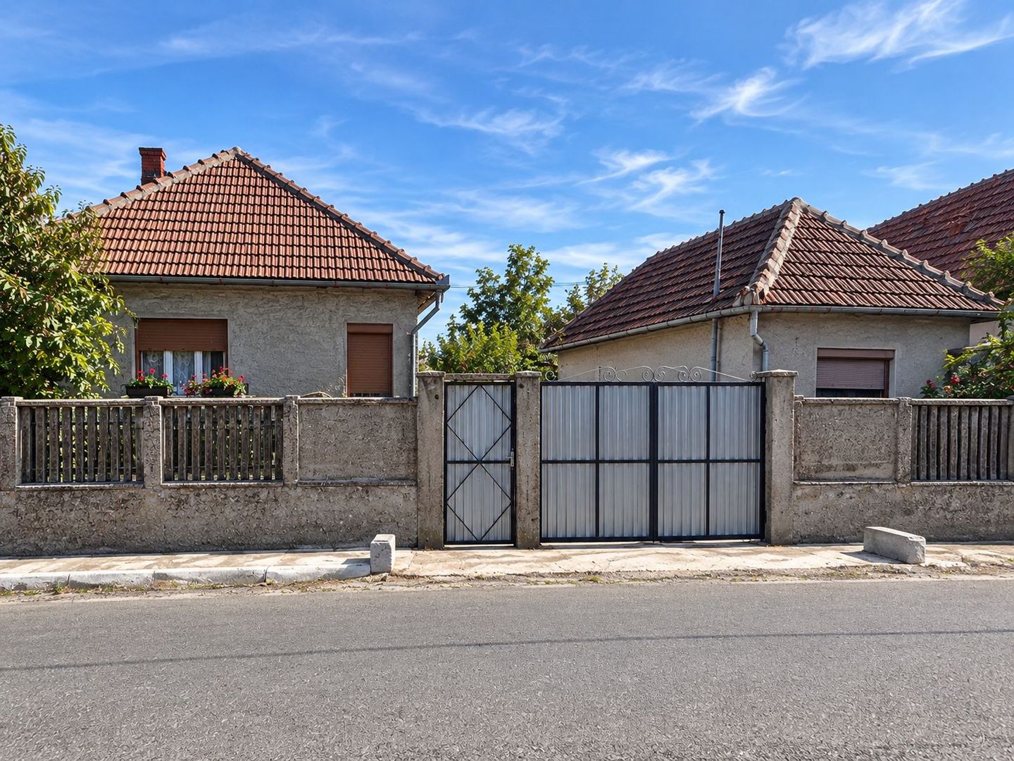 Casa cu 1430 mp teren, la 20 km de Oradea - Poză 1