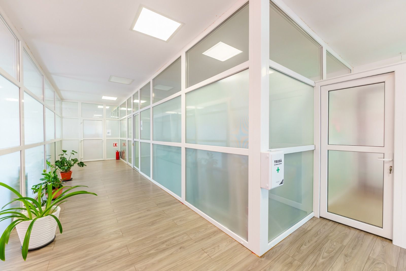 Parcare tiruri și spațiu de birouri - Poză 7