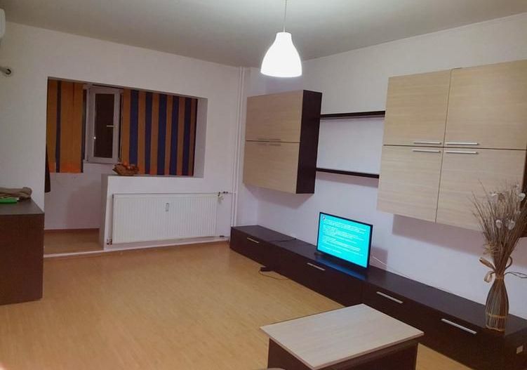 Inchiriere Apartament cu 2 camere decomandat, 60 mp, renovat, 5 min metrou - Poză 1