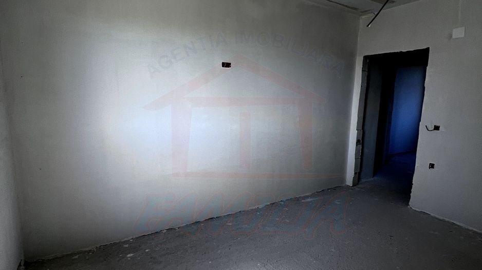 Vanzare casa P+M in Sendreni( in spatele Primariei), pret 99 000 euro - Poză 17