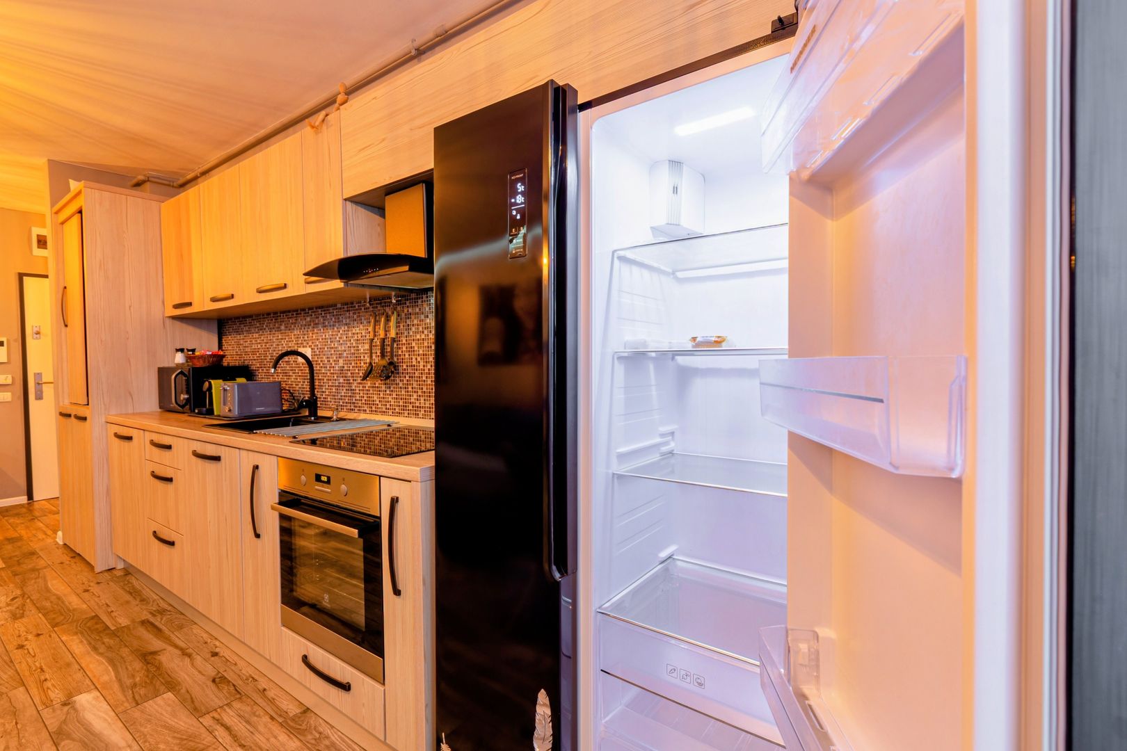 OCAZIE: Apartament cu 2 camere, LUX, la cheie! - Poză 13
