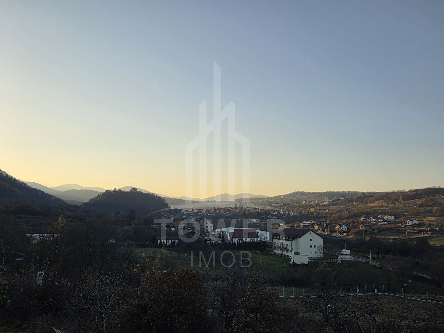 Casă modernă în Cisnădioara / Cisnădie – vedere către Cetatea Cisnădioara - Poză 9