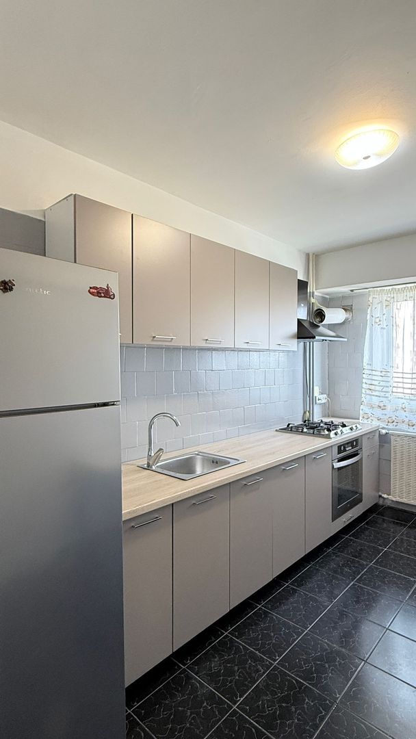 Apartament 3 camere de inchiriat mobilat si utilat, loc parcare,  Iuliu Maniu - Poză 1