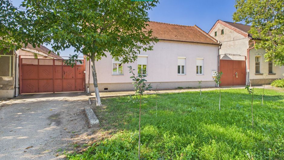 Casă cu piscină și teren generos, Sântana - Poză 33