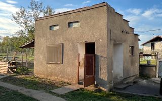 Casă spațioasă de vânzare în Ruși – pentru locuință sau investitie - Poză 18