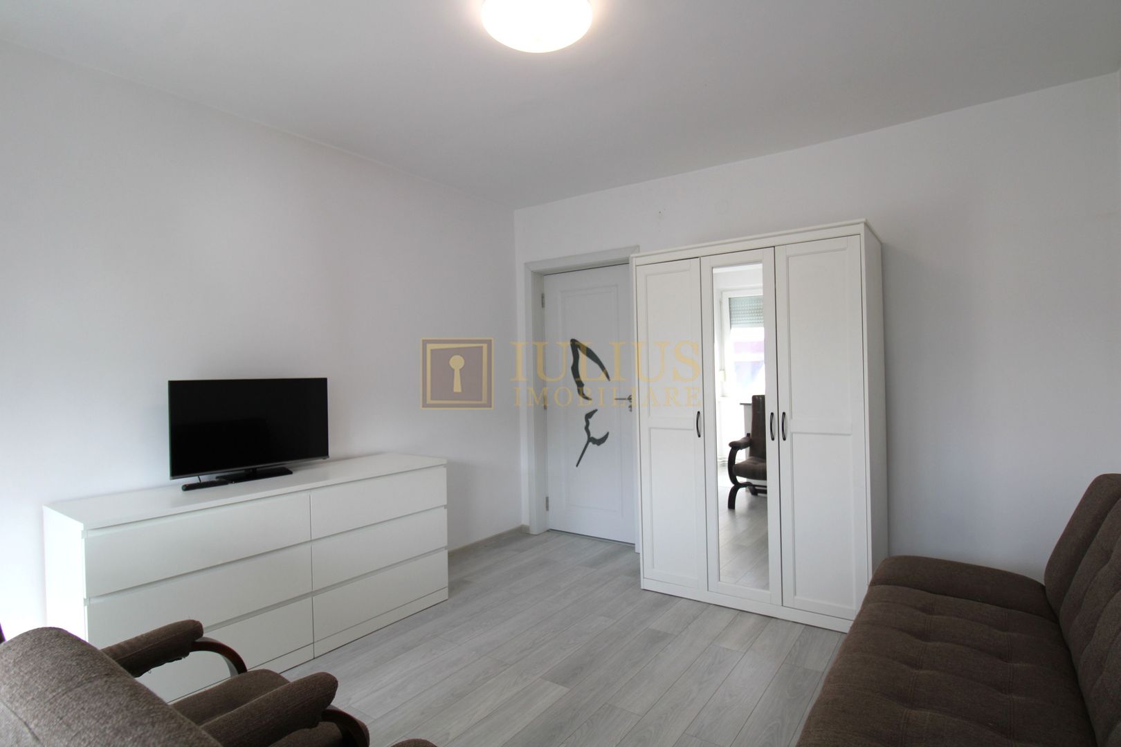 50 de metri de UMFT,  2 camere, centrala proprie. - Poză 12